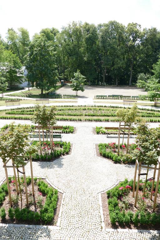 Otrębusy Ckm Centrum Konferencyjne Mazowsze المظهر الخارجي الصورة